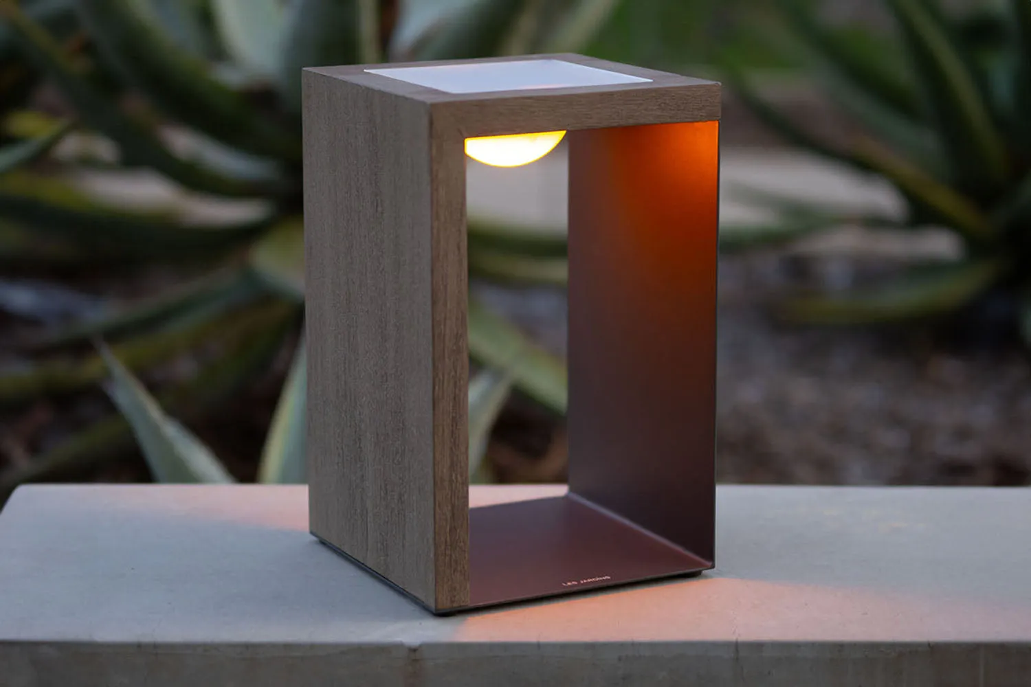 Les Jardins Rancho Outdoor Solar LED Lantern