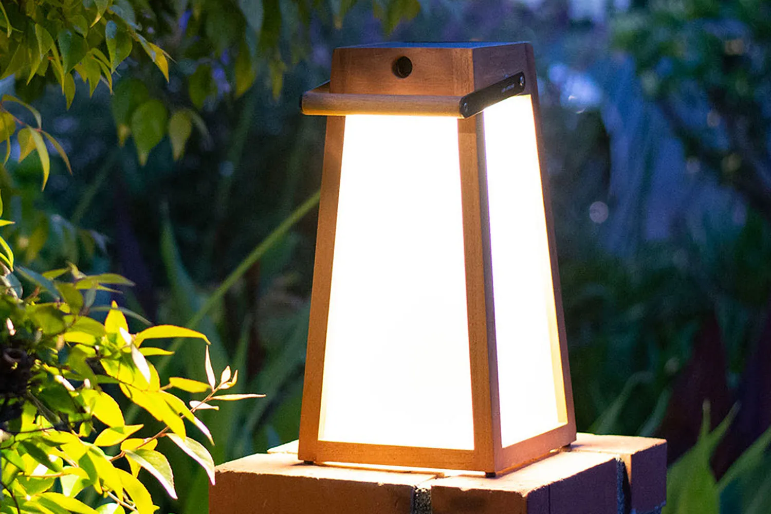 Les Jardins Roam Solar LED Lantern