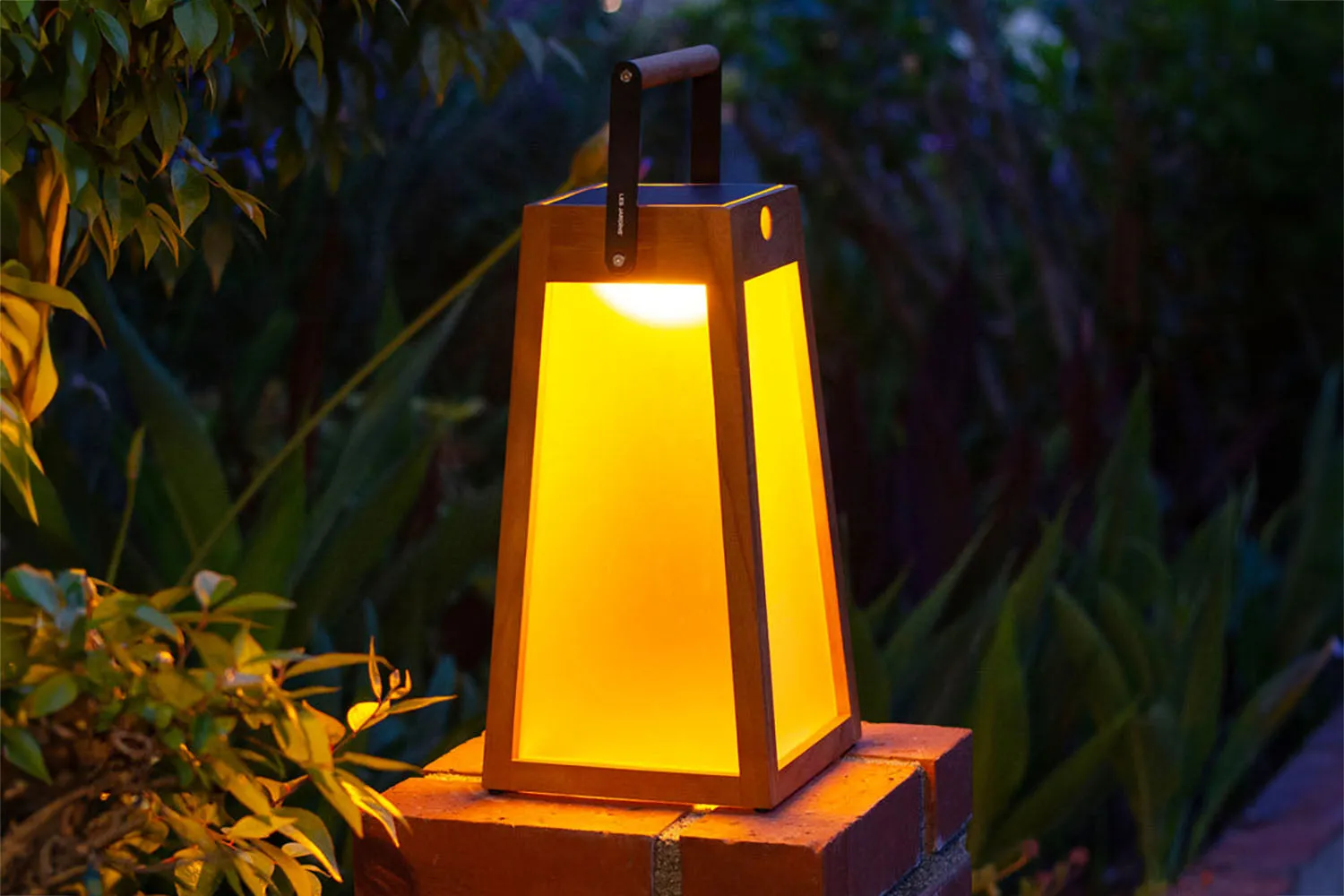 Les Jardins Roam Solar LED Lantern