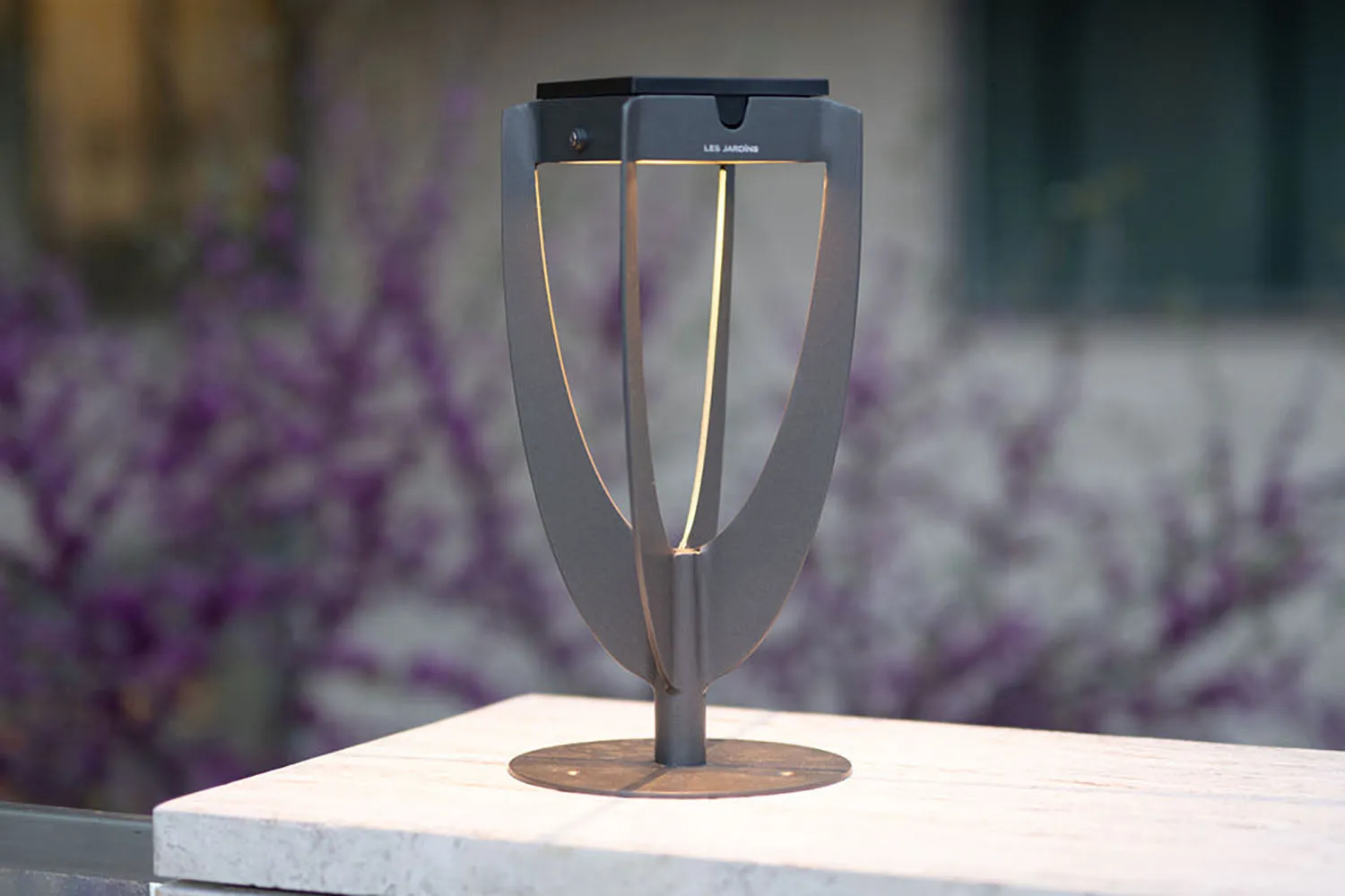 Les Jardins Tulip Solar LED Lamp