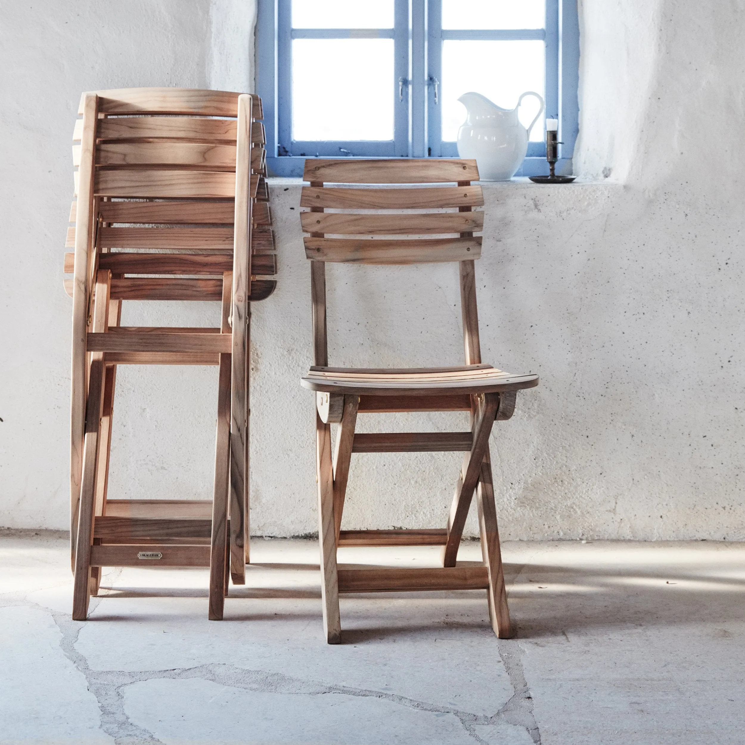 Vendia Folding Chair